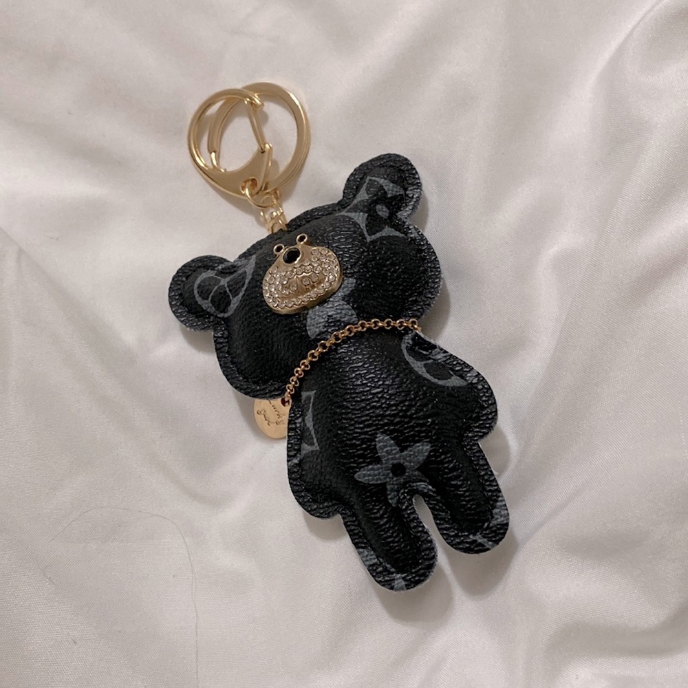 Bear with rhinestone and gold chain around its neck gold keychain brand new